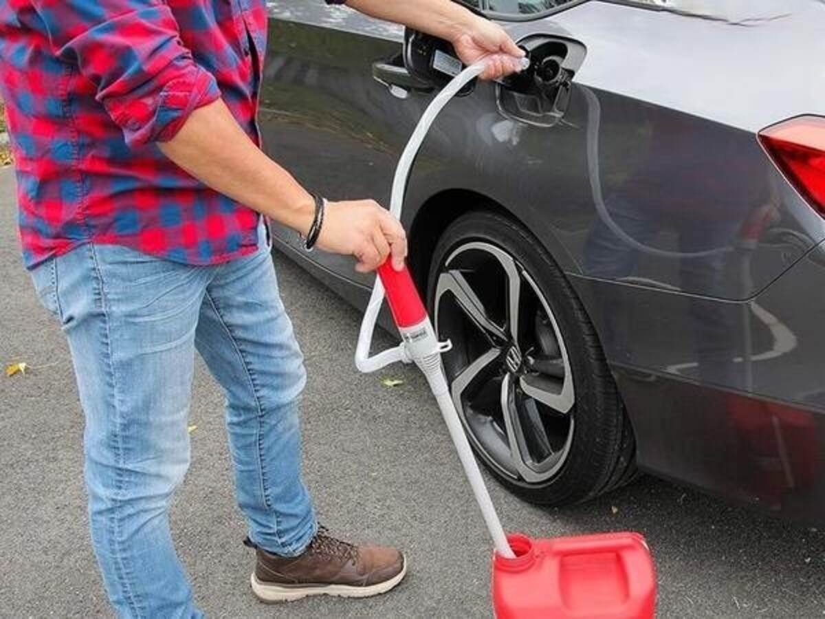 Khi đổ nhầm nhiên liệu cần hút xăng ra ngay lập tức để tránh hỏng động cơ